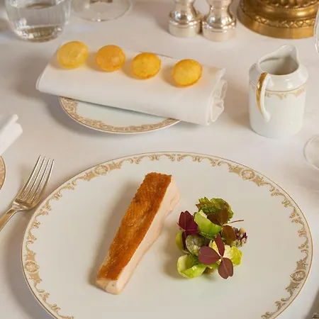 Chateau D'audrieu Hotel 5*